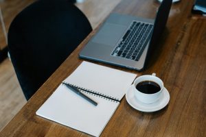 Người chơi tạm dừng để ghi chú và giữ bình tĩnh trước khi tiếp tục