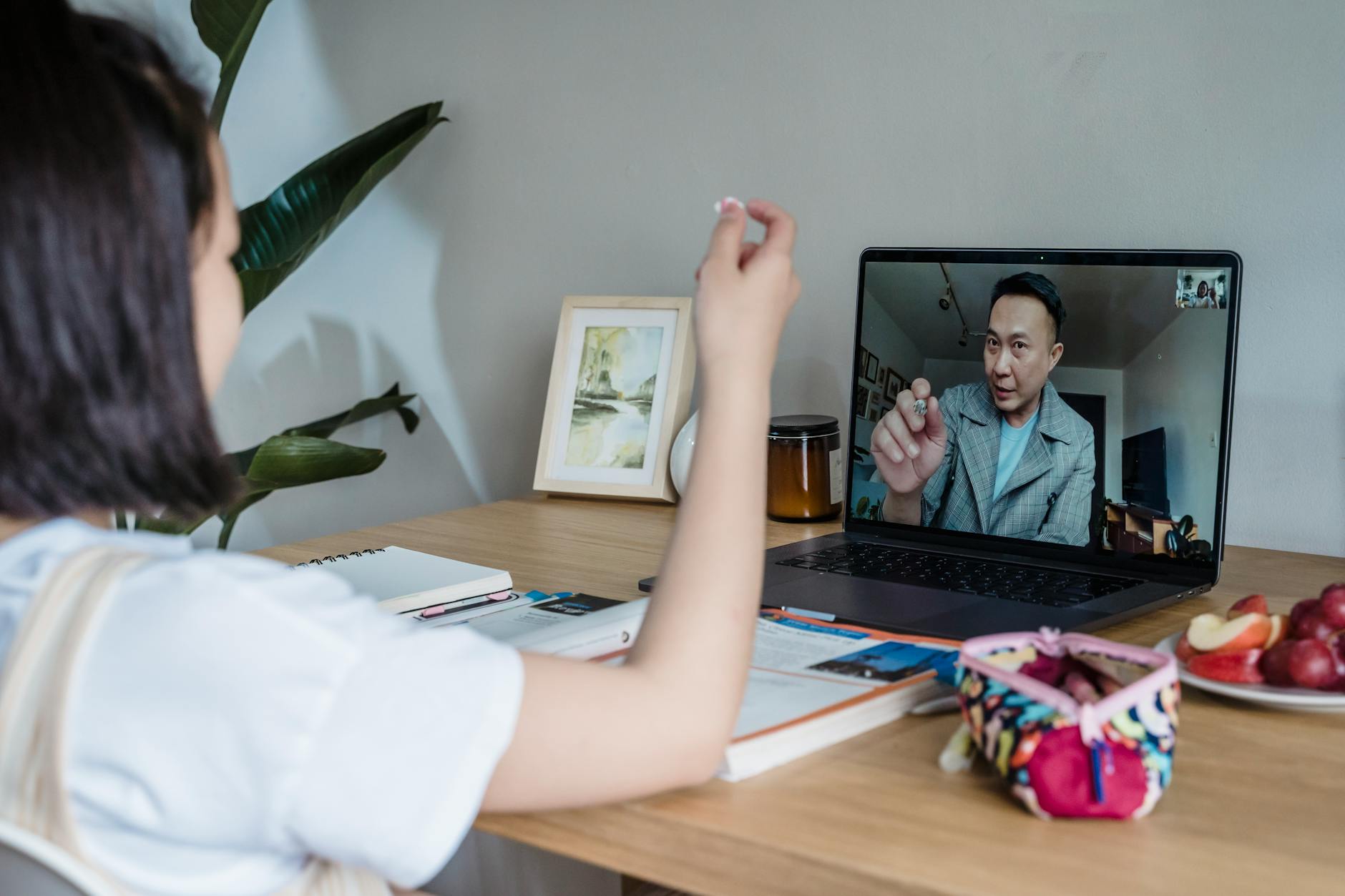 Đối chiếu vé số với bảng kết quả online tại nhà