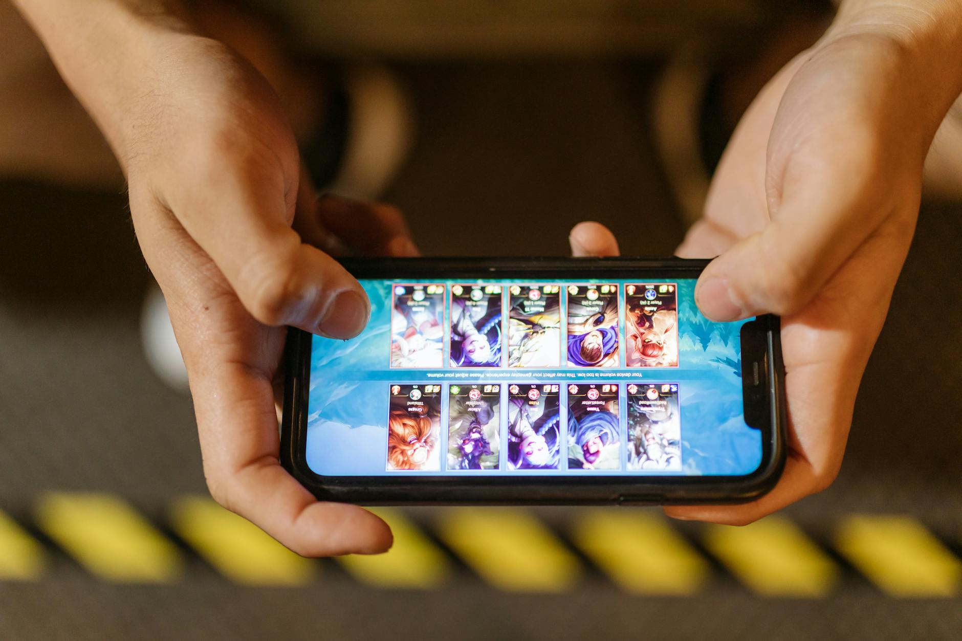 Giao diện game nổ hũ trên điện thoại với các nút quay và mức cược rõ ràng