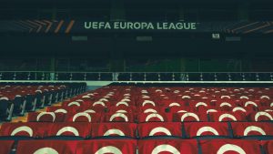 Cầu thủ tranh chấp trong một trận J League với nhịp độ cao